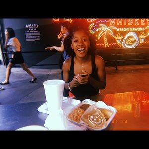 Meet your Posher, Laura